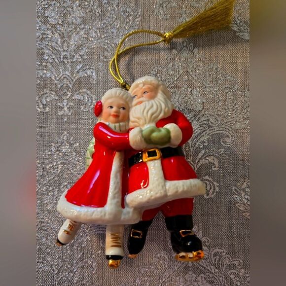 🎄🛍❤️LENOX ICE SKATING SANTA & MRS. CLAUS CHRISTMAS TREE ORNAMENT GOLD in BOX - Picture 2 of 11